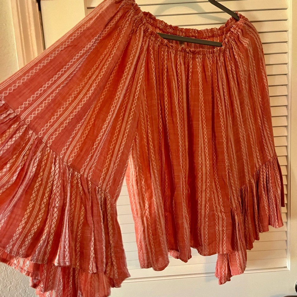 Nordstrom Elan off shoulder, super-sized bell-sleeved top, Large, EUC, STUNNING